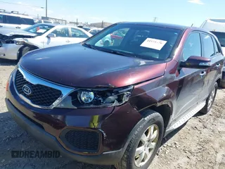 2013 Kia Sorento LX with VIN 5XYKTCA62DG331960, listed as a IAAI auction lot 41971476 with 186,287 mi miles. Bid and sale history available at carsss.com. Image 2.