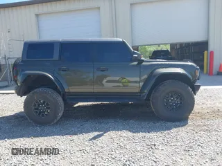 2024 Ford Bronco Raptor z VIN 1FMEE0RR4RLA01295, wystawiony jako IAAI lot #41971950 z przebiegiem 8 246 mil mil oraz . Historia ofert i sprzedaży dostępna na DreamBid. Obrazek 14.