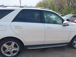2015 Mercedes-Benz M 400 z VIN 4JGDA5GB1FA573460, wystawiony jako IAAI lot #42025873 z przebiegiem 156 008 mil mil oraz . Historia ofert i sprzedaży dostępna na DreamBid. Obrazek 13.