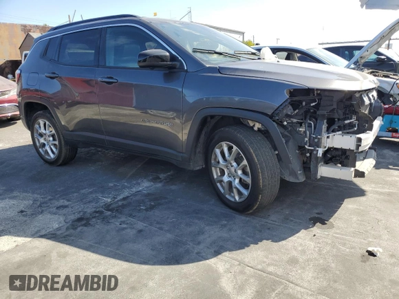 2023 Jeep Compass Latitude Lux z VIN 3C4NJDFN3PT507260, wystawiony jako Copart lot #71025924 z przebiegiem 48 214 mil mil oraz Szkoda całkowita • Salvage title. Historia ofert i sprzedaży dostępna na DreamBid. Obrazek 4.