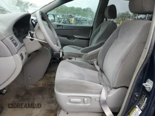 2005 Toyota Sienna CE z VIN 5TDZA23C75S379167, wystawiony jako Copart lot #58687135 z przebiegiem 191 873 mil mil oraz Czysty tytuł • Clean title. Historia ofert i sprzedaży dostępna na DreamBid. Obrazek 7.