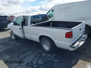 2001 Chevrolet S-10 LS with VIN 1GCCS195X1K143328, listed as a IAAI auction lot 41420982 with 282,852 mi miles and . Bid and sale history available at DreamBid. Image 3.