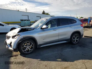 2018 BMW X1 xDrive28i z VIN WBXHT3C32J5L24317, wystawiony jako Copart lot #52781775 z przebiegiem 94 258 mil mil oraz Szkoda całkowita • Salvage title. Historia ofert i sprzedaży dostępna na DreamBid. Obrazek 1.