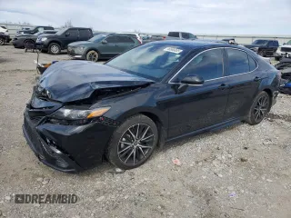 2024 Toyota Camry SE with VIN 4T1S11AK5RU217640, listed as a Copart auction lot 46866005 with 26,657 mi miles and Salvage Title. Bid and sale history available at carsss.com. Image 1.