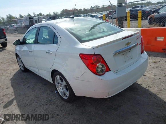 2016 Chevrolet Sonic LTZ z VIN 1G1JE5SBXG4160349, wystawiony jako IAAI lot #41725051 z przebiegiem 115 882 mil mil oraz . Historia ofert i sprzedaży dostępna na DreamBid. Obrazek 3.