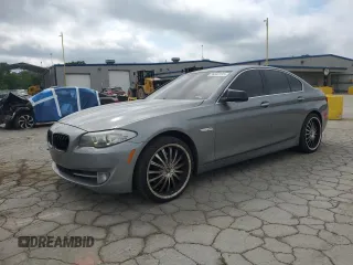 2013 BMW 5 Series 528i xDrive z VIN WBAXH5C52DD107185, wystawiony jako Copart lot #56582315 z przebiegiem 114 550 mil mil oraz Tytuł czysty. Historia ofert i sprzedaży dostępna na DreamBid. Obrazek 1.