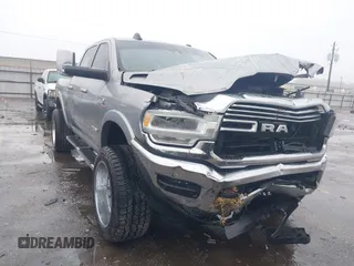 2021 Ram 2500 Laramie z VIN 3C6UR5FL7MG606281, wystawiony jako IAAI lot #41453570 z przebiegiem 73 755 mil mil oraz . Historia ofert i sprzedaży dostępna na DreamBid. Obrazek 1.