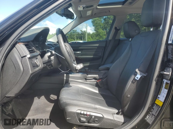 2015 BMW 3 Series 328i xDrive с VIN WBA3B5G50FNS15604, выставлен на аукционе Copart как лот 56861715 с пробегом 129 615 миль миль и Списание • Salvage title. История ставок и продаж доступна на DreamBid. Изображение 7.
