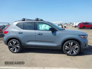 2023 Volvo XC40 Ultimate Dark Theme z VIN YV4L12UX9P2060819, wystawiony jako IAAI lot #42101069 z przebiegiem 24 171 mil mil oraz . Historia ofert i sprzedaży dostępna na DreamBid. Obrazek 13.