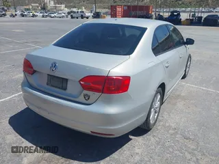 2011 Volkswagen Jetta SE with VIN 3VWDZ7AJXBM372921, listed as a IAAI auction lot 42226390 with 265,452 mi miles and . Bid and sale history available at DreamBid. Image 4.