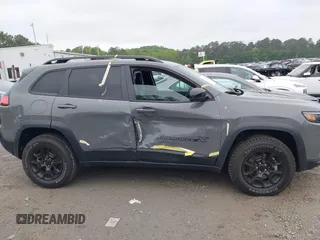 2022 Jeep Cherokee X z VIN 1C4PJMCX0ND555770, wystawiony jako IAAI lot #42107885 z przebiegiem 42 302 mil mil oraz . Historia ofert i sprzedaży dostępna na DreamBid. Obrazek 13.