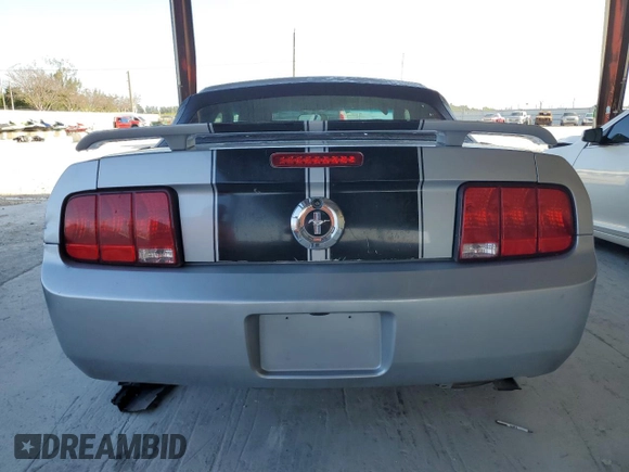2005 Ford Mustang Deluxe with VIN 1ZVFT84N155186984, listed as a Copart auction lot 52913395 with 264,052 mi miles and Salvage Title. Bid and sale history available at carsss.com. Image 6.