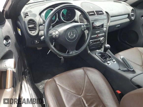 2005 Mercedes-Benz SLK 230/320 z VIN WDBWK56F95F039444, wystawiony jako Copart lot #59275854 z przebiegiem 100 681 mil mil oraz Szkoda całkowita • Salvage title. Historia ofert i sprzedaży dostępna na DreamBid. Obrazek 8.