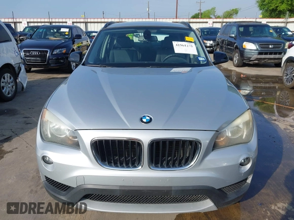 2014 BMW X1 sDrive28i z VIN WBAVM1C51EVW52544, wystawiony jako IAAI lot #41901275 z przebiegiem 117 832 mil mil oraz . Historia ofert i sprzedaży dostępna na DreamBid. Obrazek 13.