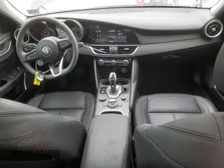 2021 Alfa Romeo Giulia Ti z VIN ZARFANBN0M7649345, wystawiony jako Copart lot #55123615 z przebiegiem 29 562 mil mil oraz Szkoda całkowita • Salvage title. Historia ofert i sprzedaży dostępna na DreamBid. Obrazek 8.
