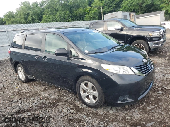 2015 Toyota Sienna LE AAS with VIN 5TDKK3DC2FS568474, listed as a Copart auction lot 64346825 with 77,813 mi miles and Clean title. Bid and sale history available at DreamBid. Image 4.