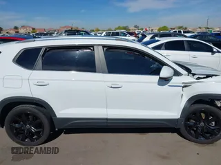 2022 Volkswagen Taos SE z VIN 3VVTX7B2XNM018298, wystawiony jako IAAI lot #42066332 z przebiegiem 36 025 mil mil oraz . Historia ofert i sprzedaży dostępna na DreamBid. Obrazek 14.