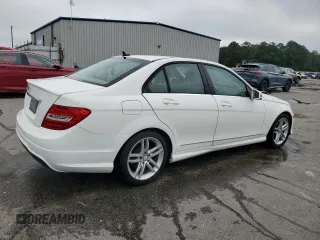 2013 Mercedes-Benz C 250 Sport z VIN WDDGF4HB3DG093576, wystawiony jako Copart lot #58558385 z przebiegiem 68 004 mil mil oraz Szkoda całkowita • Salvage title. Historia ofert i sprzedaży dostępna na DreamBid. Obrazek 3.