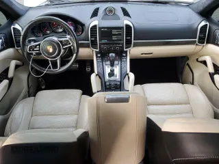 2016 Porsche Cayenne Turbo z VIN WP1AC2A22GLA88192, wystawiony jako Copart lot #86854034 z przebiegiem 42 288 mil mil oraz Szkoda całkowita • Salvage title. Historia ofert i sprzedaży dostępna na DreamBid. Obrazek 8.