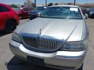 2004 Lincoln Town Car Signature z VIN 1LNHM81W14Y625826, wystawiony jako IAAI lot #42463787 z przebiegiem 137 968 mil mil oraz . Historia ofert i sprzedaży dostępna na DreamBid. Obrazek 12.