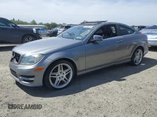 2013 Mercedes-Benz C 250 z VIN WDDGJ4HB5DG072422, wystawiony jako Copart lot #55254375 z przebiegiem Nie podano mil oraz Czysty tytuł • Clean title. Historia ofert i sprzedaży dostępna na DreamBid. Obrazek 1.