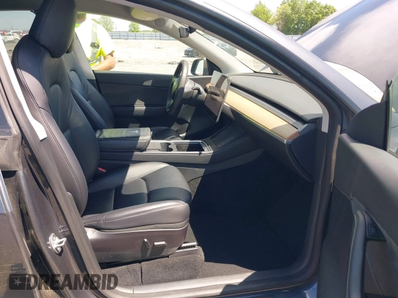 2022 Tesla Model Y Long Range with VIN 7SAYGDEE7NF426404, listed as a IAAI auction lot 42040490 with 39,635 mi miles and . Bid and sale history available at carsss.com. Image 5.