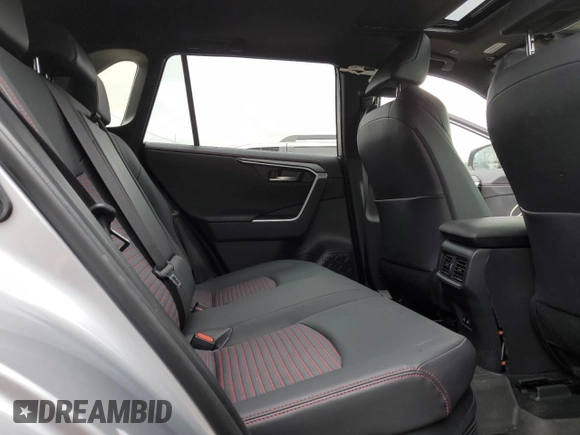 2024 Toyota RAV4 XSE with VIN JTMEB3FV2RD208004, listed as a Copart auction lot 61501635 with 8,392 mi miles and Salvage title. Bid and sale history available at DreamBid. Image 11.