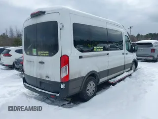 2024 Ford Transit Passenger XL z VIN 1FBAX2C85RKB46137, wystawiony jako IAAI lot #41535996 z przebiegiem 1 571 mil mil oraz . Historia ofert i sprzedaży dostępna na DreamBid. Obrazek 4.