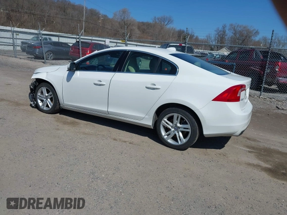 2014 Volvo S60 T5 с VIN YV1612FS1E2297930, выставлен на аукционе IAAI как лот 41906564 с пробегом 88 843 миль миль и . История ставок и продаж доступна на DreamBid. Изображение 3.