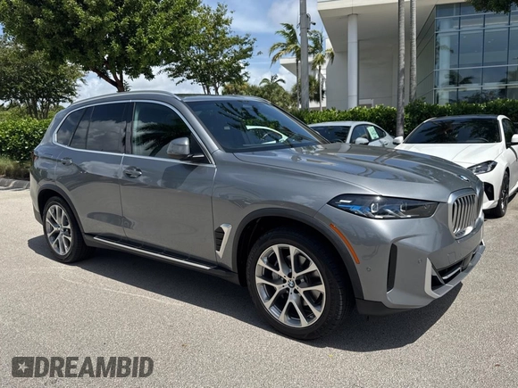 2024 BMW X5 sDrive40i с VIN 5UX13EU00R9T26004, выставлен на аукционе Copart как лот 66478545 с пробегом 54 182 миль миль и Чистый • Clean title. История ставок и продаж доступна на DreamBid. Изображение 1.