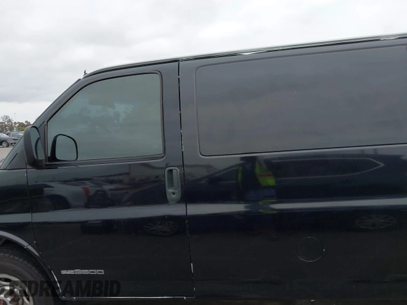 2000 GMC Savana z VIN 1GTHG35R1Y1230112, wystawiony jako IAAI lot #41884197 z przebiegiem 147 975 mil mil oraz . Historia ofert i sprzedaży dostępna na DreamBid. Obrazek 13.