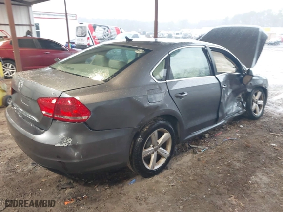 2012 Volkswagen Passat SE w/Sunroof with VIN 1VWBH7A38CC053564, listed as a IAAI auction lot 41488237 with 188,636 mi miles. Bid and sale history available at carsss.com. Image 4.