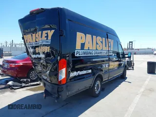 2019 Ford Transit z VIN 1FTBW3XM5KKA49493, wystawiony jako IAAI lot #42608570 z przebiegiem 40 120 mil mil oraz . Historia ofert i sprzedaży dostępna na DreamBid. Obrazek 4.
