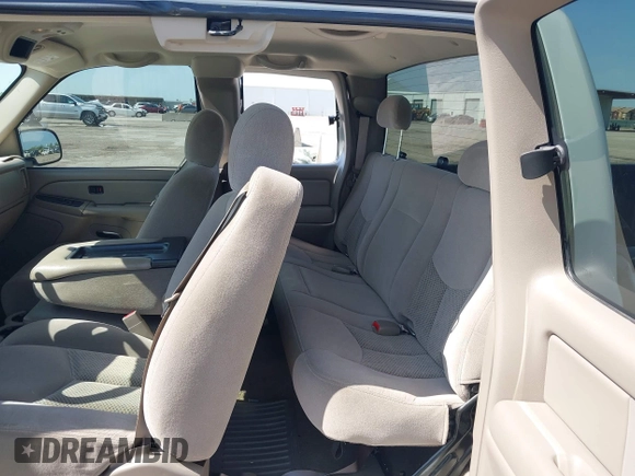 2005 Chevrolet Silverado 1500 LS with VIN 2GCEC19V751116258, listed as a IAAI auction lot 41890599 with 55,315 mi miles and . Bid and sale history available at DreamBid. Image 8.