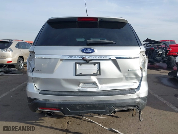 2019 Ford Explorer XLT with VIN 1FM5K7DHXKGA09853, listed as a IAAI auction lot 41597540 with 109,726 mi miles. Bid and sale history available at carsss.com. Image 6.