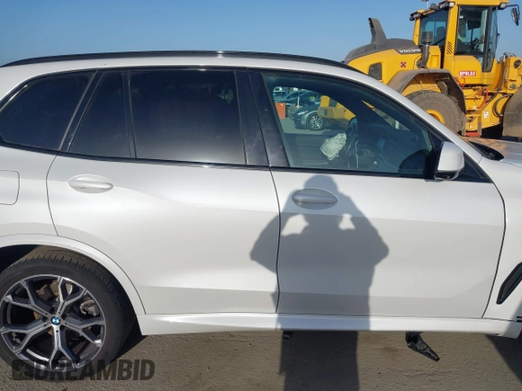2022 BMW X5 sDrive40i with VIN 5UXCR4C0XN9N25946, listed as a IAAI auction lot 41957291 with 34,286 mi miles. Bid and sale history available at carsss.com. Image 13.