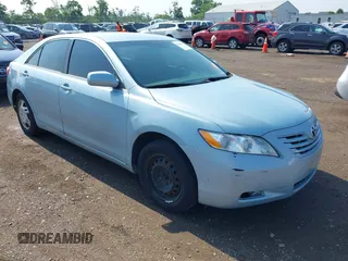 2007 Toyota Camry CE z VIN 4T1BE46K27U642437, wystawiony jako IAAI lot #42446511 z przebiegiem 317 767 mil mil oraz . Historia ofert i sprzedaży dostępna na DreamBid. Obrazek 1.