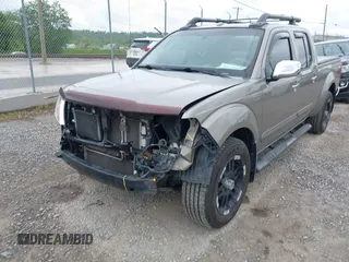 2009 Nissan Frontier SE z VIN 1N6AD09WX9C423595, wystawiony jako IAAI lot #42210046 z przebiegiem 117 142 mil mil oraz . Historia ofert i sprzedaży dostępna na DreamBid. Obrazek 17.