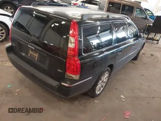 2006 Volvo V70 2.5L Turbo with VIN YV1SW592462546378, listed as a IAAI auction lot 41793656 with 178,137 mi miles. Bid and sale history available at carsss.com. Image 4.