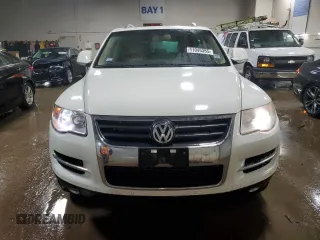 2008 Volkswagen Touareg V6 с VIN WVGBE77L18D001404, выставлен на аукционе Copart как лот 51045355 с пробегом 120 082 миль миль и Списание • Salvage title. История ставок и продаж доступна на DreamBid. Изображение 5.