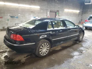2005 Volkswagen Phaeton V8 z VIN WVWAF63D058000156, wystawiony jako Copart lot #83557884 z przebiegiem 173 284 mil mil oraz Szkody całkowita. Historia ofert i sprzedaży dostępna na DreamBid. Obrazek 3.