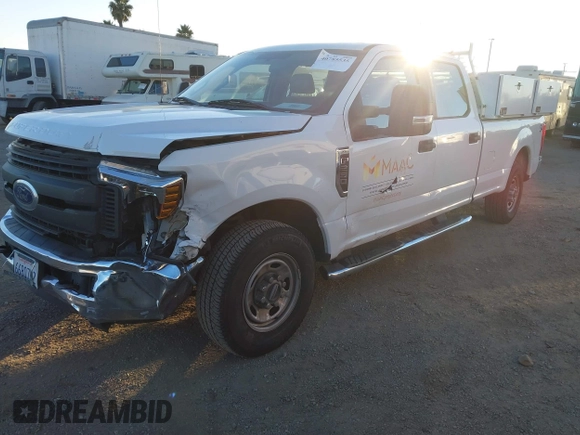 2019 Ford Super Duty F-250 SRW XL with VIN 1FT7W2A69KED53077, listed as a IAAI auction lot 40785535 with 47,928 mi miles. Bid and sale history available at carsss.com. Image 2.