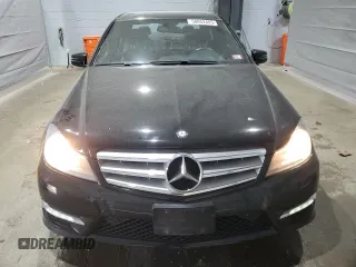 2013 Mercedes-Benz C 300 Sport z VIN WDDGF8AB3DR282363, wystawiony jako Copart lot #58652485 z przebiegiem 126 555 mil mil oraz Szkoda całkowita • Salvage title. Historia ofert i sprzedaży dostępna na DreamBid. Obrazek 5.