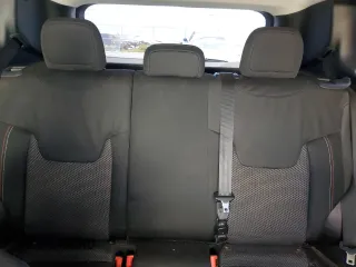 2016 Jeep Renegade Latitude z VIN ZACCJABW9GPE00466, wystawiony jako Copart lot #49327315 z przebiegiem 91 953 mil mil oraz Szkoda całkowita • Salvage title. Historia ofert i sprzedaży dostępna na DreamBid. Obrazek 10.