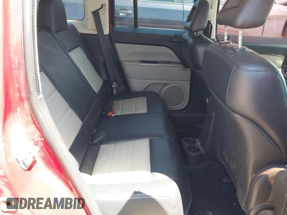 2007 Jeep Patriot Limited z VIN 1J8FF48WX7D316980, wystawiony jako IAAI lot #42004984 z przebiegiem 154 500 mil mil oraz . Historia ofert i sprzedaży dostępna na DreamBid. Obrazek 8.