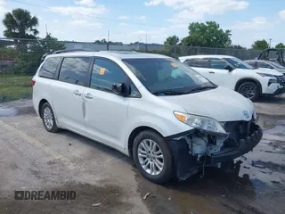 2015 Toyota Sienna XLE with VIN 5TDYK3DC8FS566058, listed as a IAAI auction lot 41908422 with 215,503 mi miles. Bid and sale history available at carsss.com. Image 1.