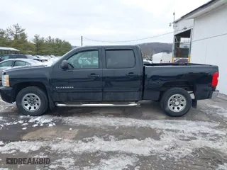 2010 Chevrolet Silverado 1500 LT with VIN 3GCRKSEA5AG191507, listed as a IAAI auction lot 41531755 with 220,184 mi miles. Bid and sale history available at carsss.com. Image 14.