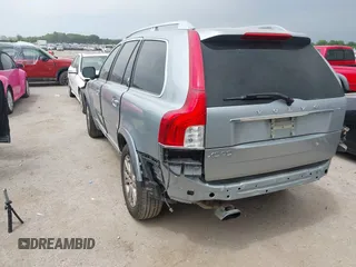 2014 Volvo XC90 z VIN YV4952CY8E1681061, wystawiony jako IAAI lot #42271623 z przebiegiem 134 456 mil mil oraz . Historia ofert i sprzedaży dostępna na DreamBid. Obrazek 3.