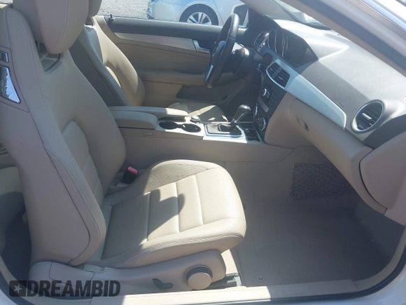 2013 Mercedes-Benz C 250 with VIN WDDGJ4HB1DG052880, listed as a IAAI auction lot 42013118 with 26,799 mi miles and . Bid and sale history available at DreamBid. Image 5.
