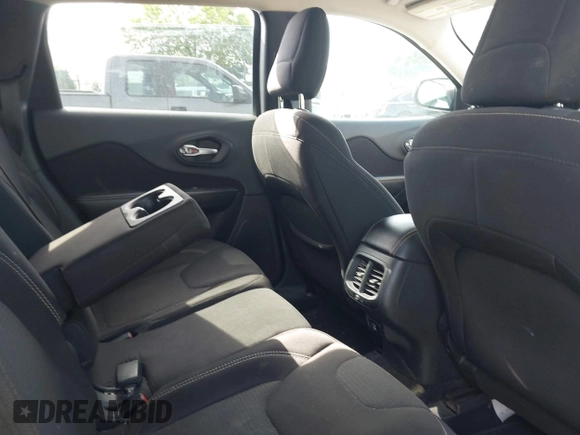 2015 Jeep Cherokee Latitude with VIN 1C4PJMCBXFW639671, listed as a IAAI auction lot 42132976 with 88,931 mi miles. Bid and sale history available at carsss.com. Image 8.